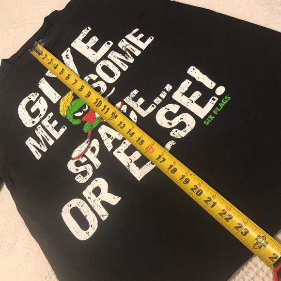 Six Flags Looney Tunes T-shirt - Picture 4 of 8